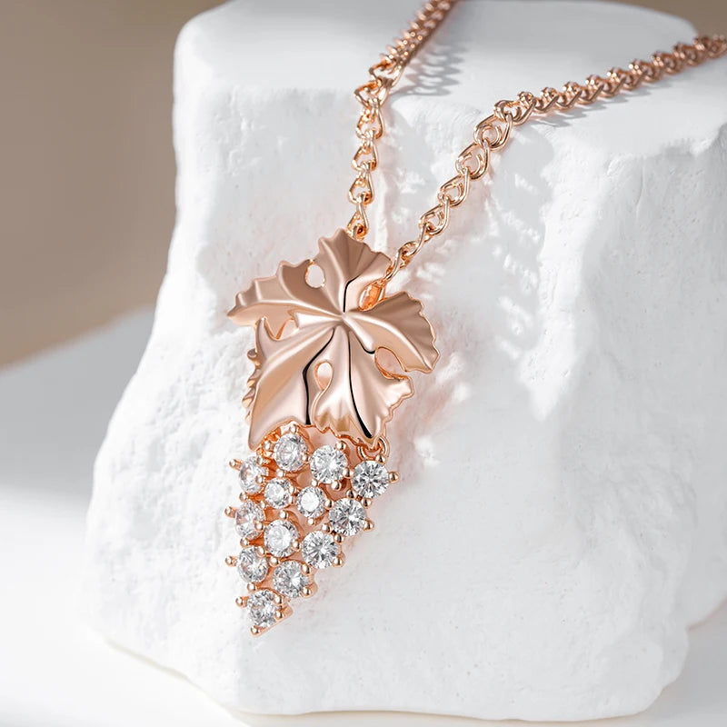 Colar Feminino Cobre Cacho Uva Zircônia Folha Videira 3D Ouro Rosé 585