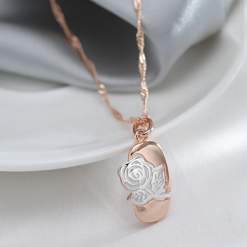 Colar Feminino Cobre Cápsula Rosa Vazada Floral Bicolor Ouro Rosé