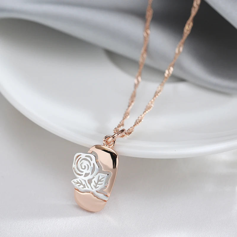 Colar Feminino Cobre Cápsula Rosa Vazada Floral Bicolor Ouro Rosé