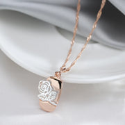 Colar Feminino Cobre Cápsula Rosa Vazada Floral Bicolor Ouro Rosé