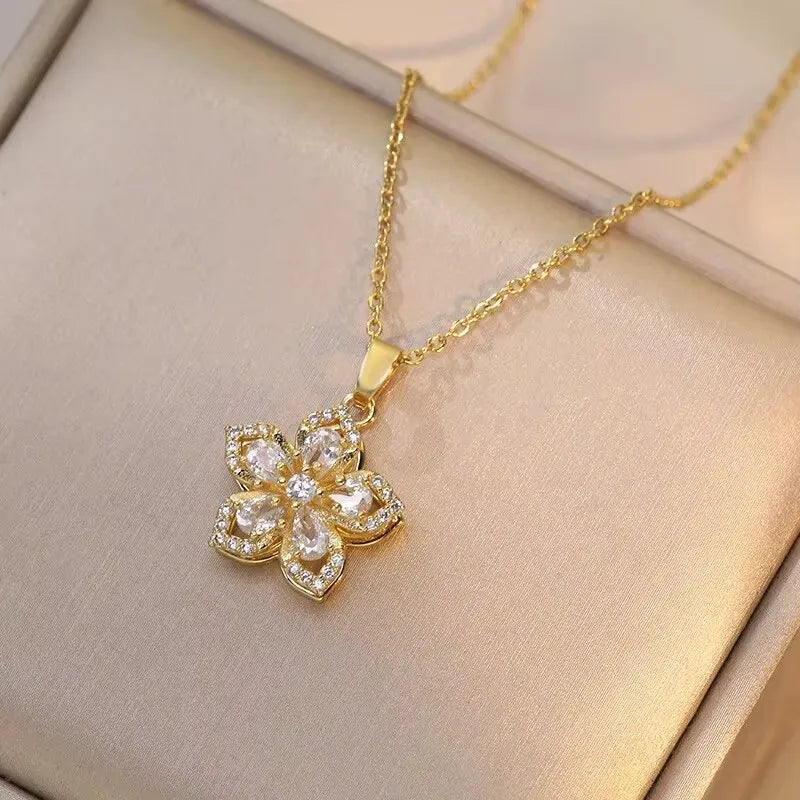 Colar Feminino Flor Giratória com Zircônias em Aço Inoxidável