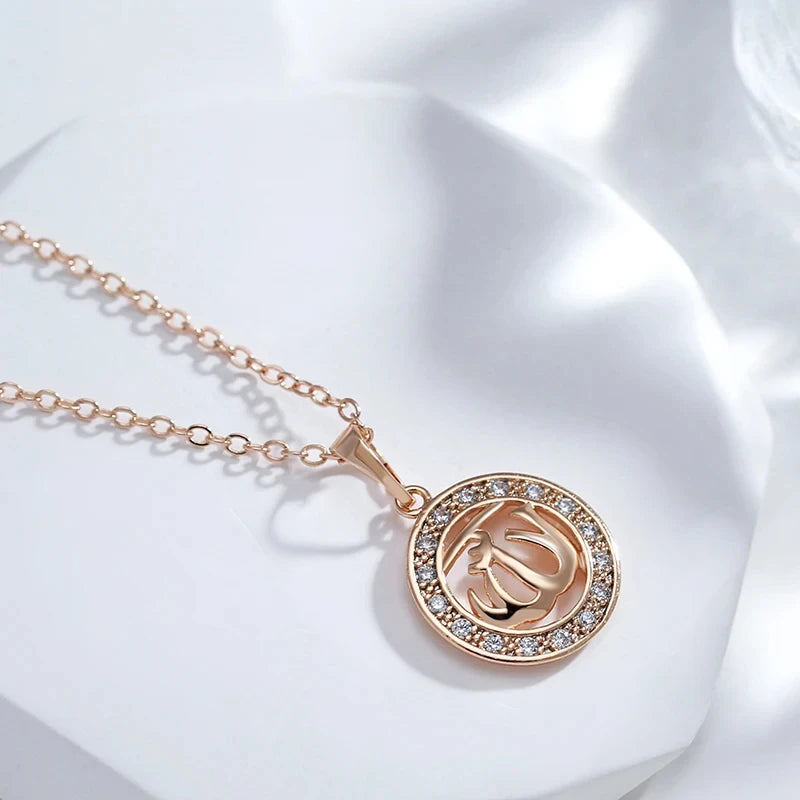 Colar Feminino Cobre Medalão Allah Caligrafia Árabe Pavê Zircônia Ouro Rosé 585
