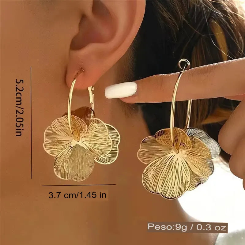 Brinco Feminino Flor Pendente em Aço Inoxidável
