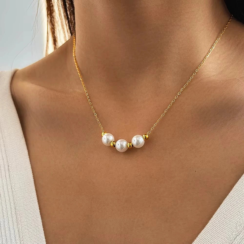 Colar Pérolas Serena em Aço Inoxidável com Detalhes Minimalistas