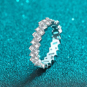 Aliança de moissanite baguete e redonda em pé