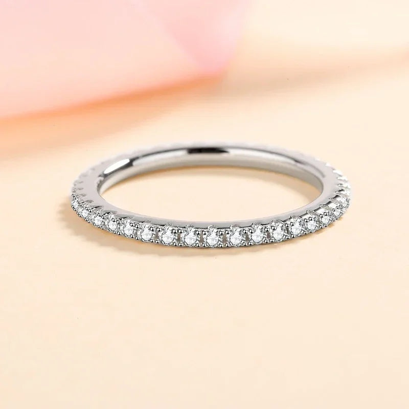 Aliança fina de moissanite 1,5 mm vista de frente
