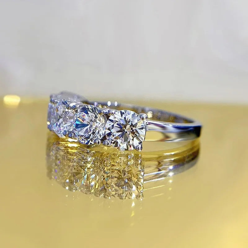 Anel 5 pedras de moissanite em prata 925 visto de frente