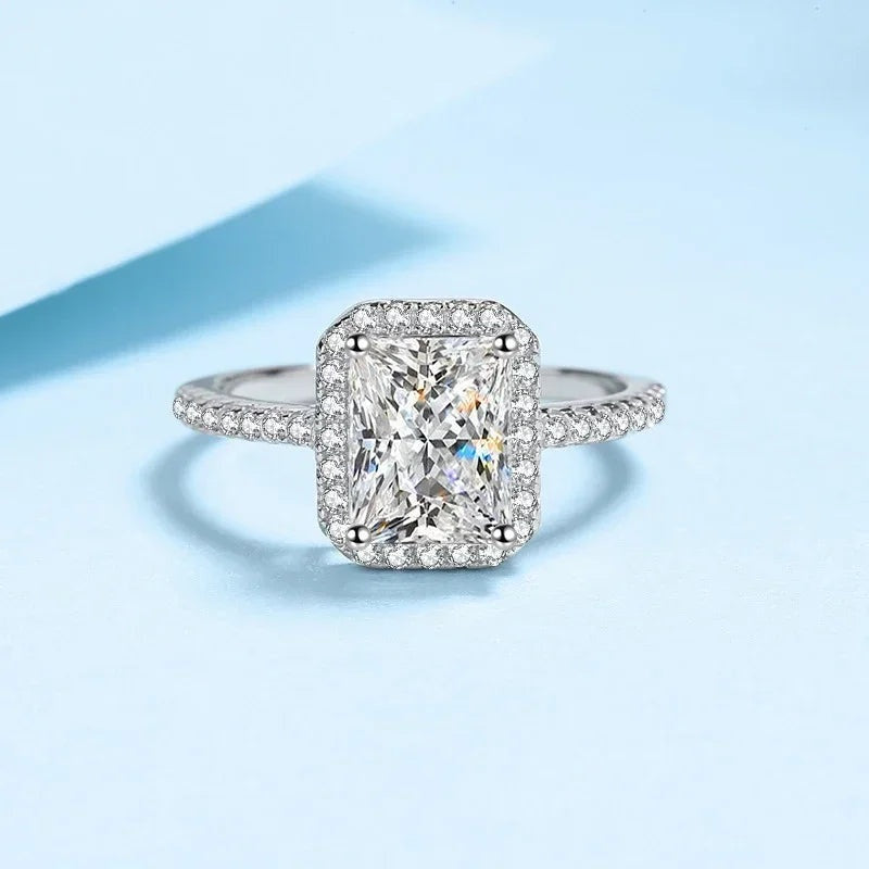 Anel de moissanite retangular com halo visto de frente