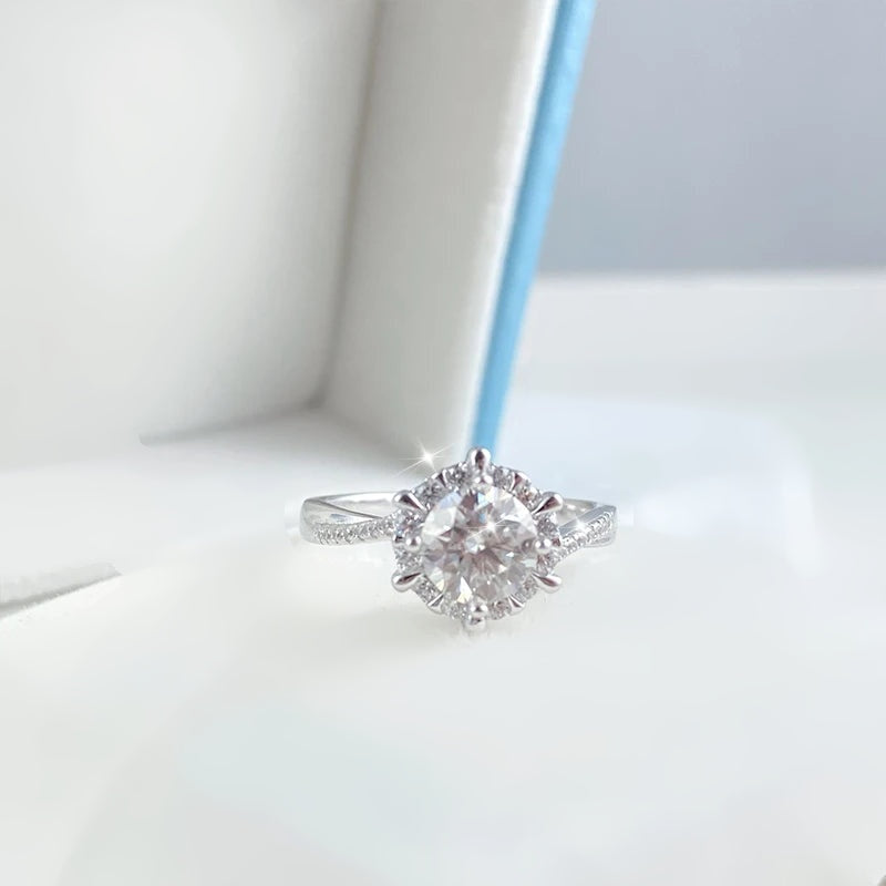 Anel de moissanite com halo floral dentro do porta-joias