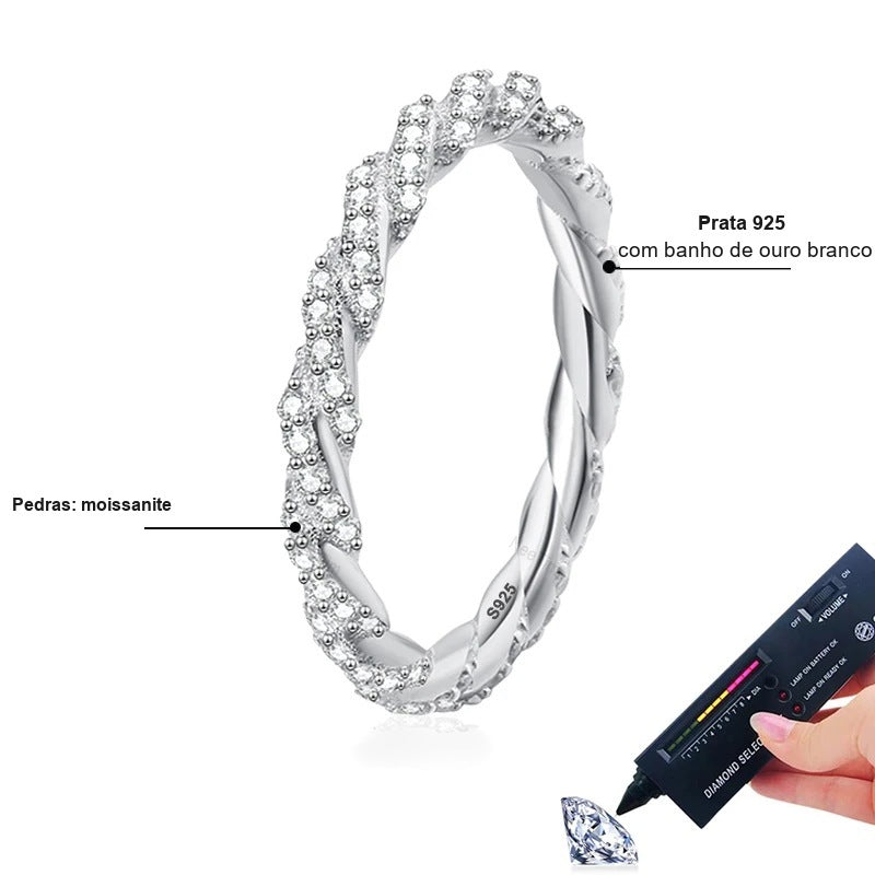 Detalhes do anel trançado cravejado de moissanite em prata 925 com banho de ouro branco