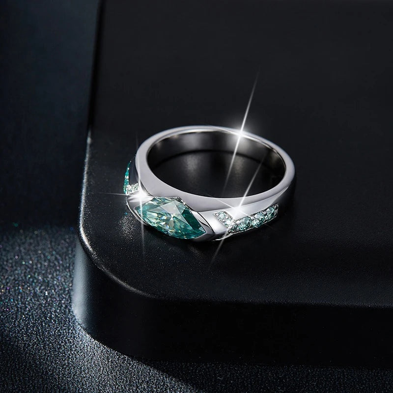 Anel unissex de moissanite em pé mostrando o aro largo