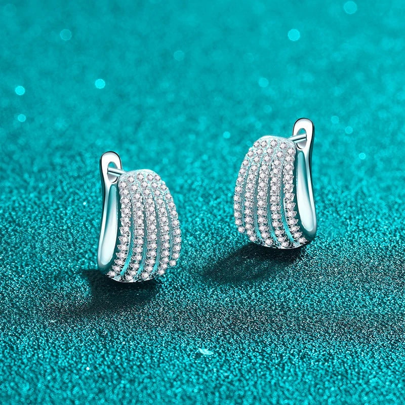 Argolas cravejadas de moissanite com cinco fileiras de pedras