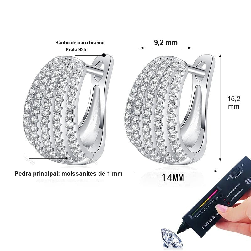 Medidas da argola larga cravejada: 15,2 x 14 mm, 9,2 mm de largura, moissanites de 1 mm, prata 925 com banho de ouro branco