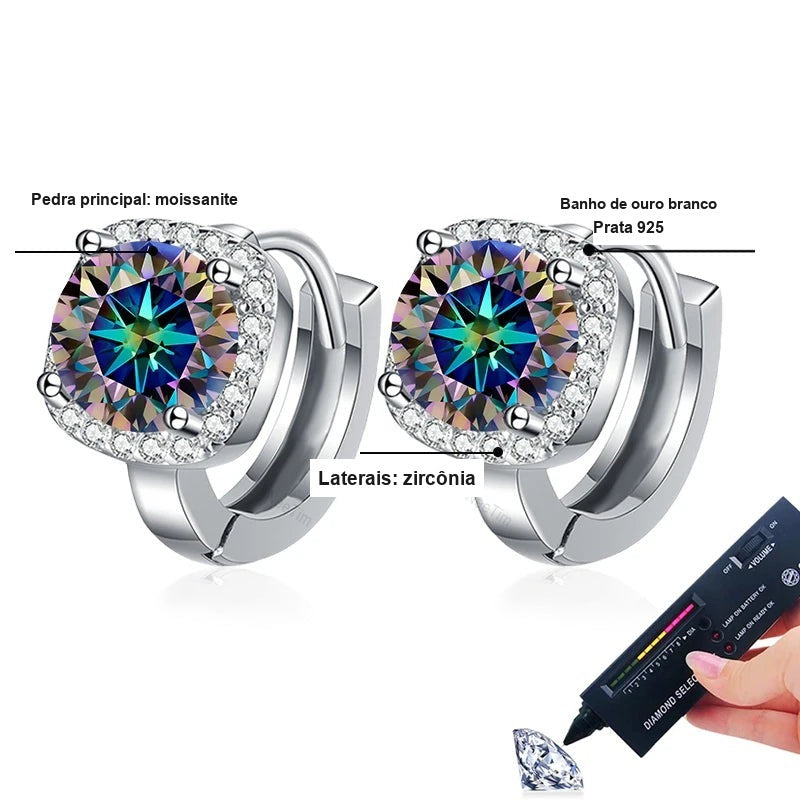 Detalhes da argolinha halo de moissanite colorida com zircônias laterais em prata 925 com banho de ouro branco