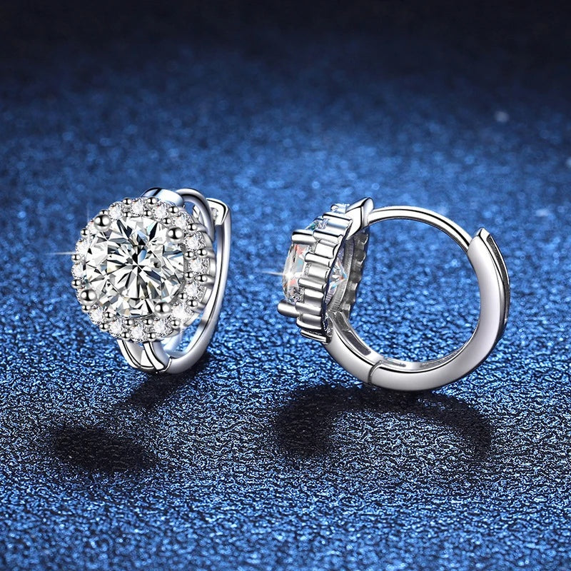 Brinco argolinha halo redondo de moissanite branca em prata 925