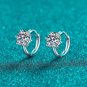Brinco argolinha com ponto de luz de moissanite, par visto de frente