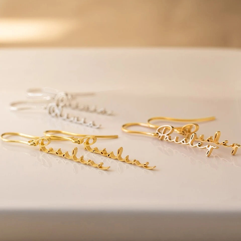 Brincos personalizados com nome em dourado e prata