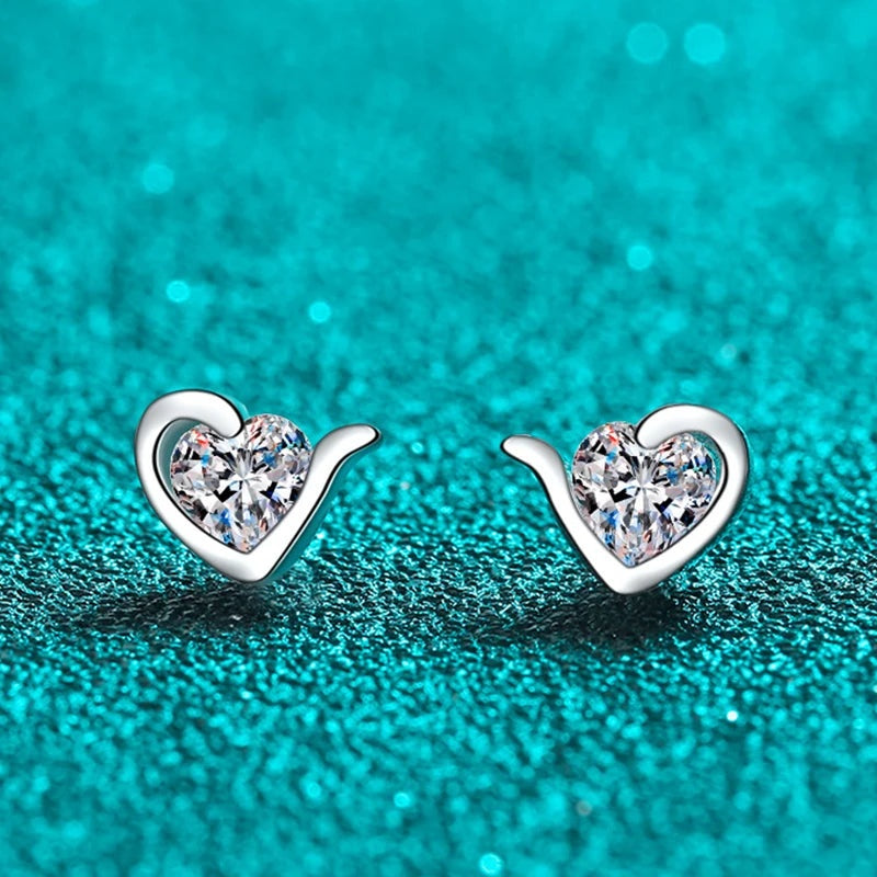 Par de brincos coração de moissanite em ouro branco