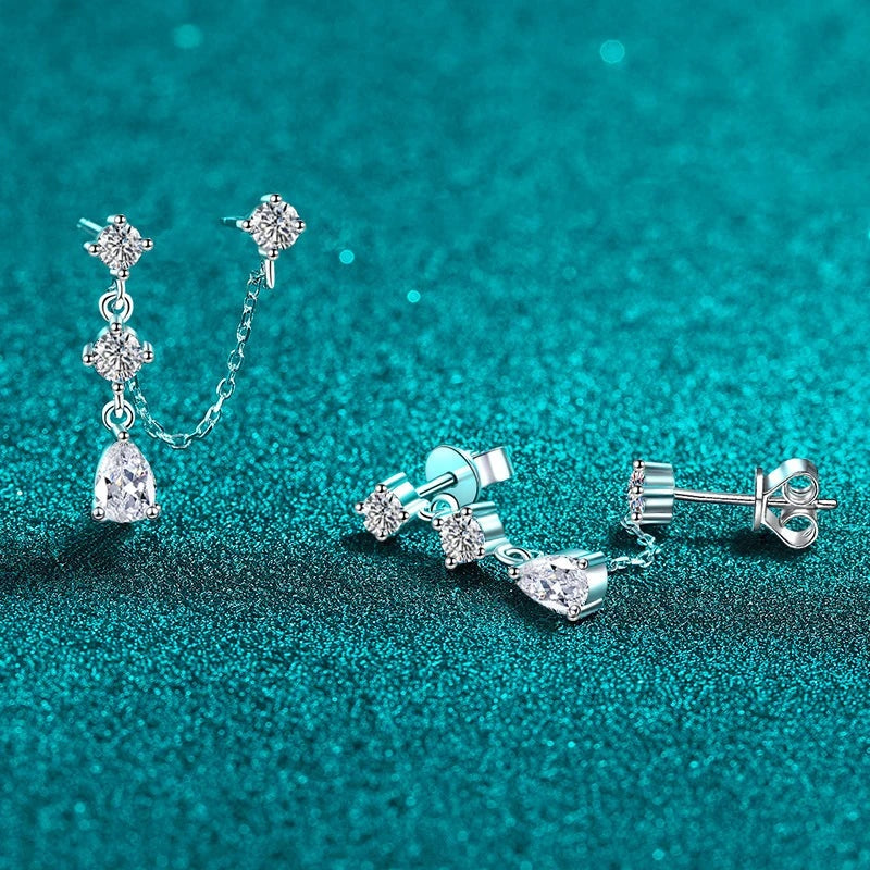 Brinco duplo de moissanite visto de lado com os dois pinos
