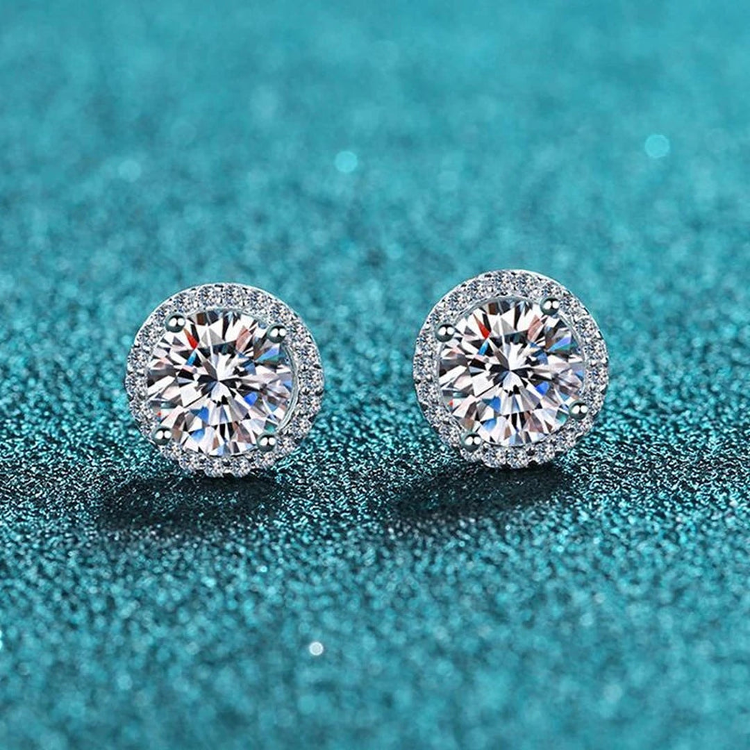 Brinco halo redondo de moissanite em prata 925