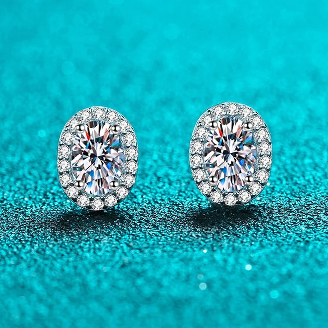 Brinco de moissanite oval com halo em prata 925