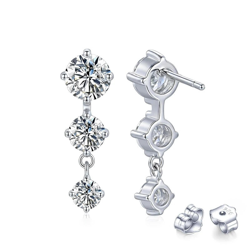 Brinco pendente de moissanite visto de lado com o pino e a tarraxa