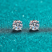 Brinco ponto de luz clássico de moissanite em quatro garras, par de frente