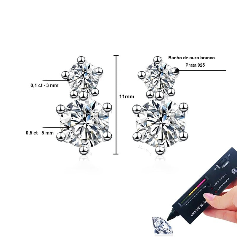Medidas do brinco duas pedras: moissanites de 0,1 ct (3 mm) e 0,5 ct (5 mm), 11 mm de altura, prata 925