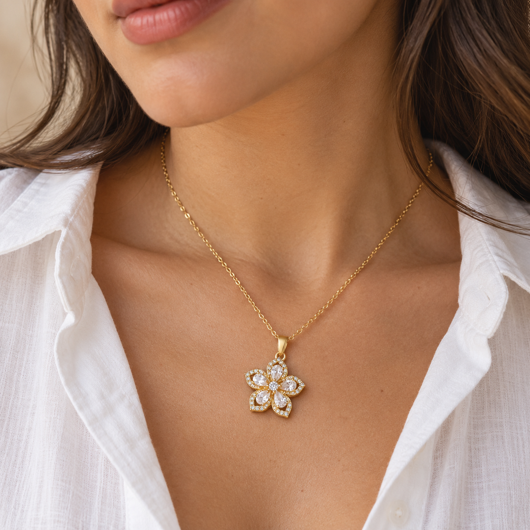 Colar Feminino Flor Giratória com Zircônias em Aço Inoxidável