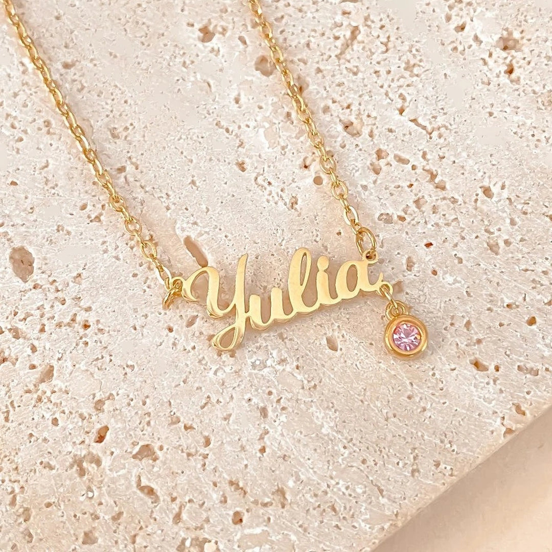 Colar com nome e pedra do mês dourado Yulia com pedrinha rosa