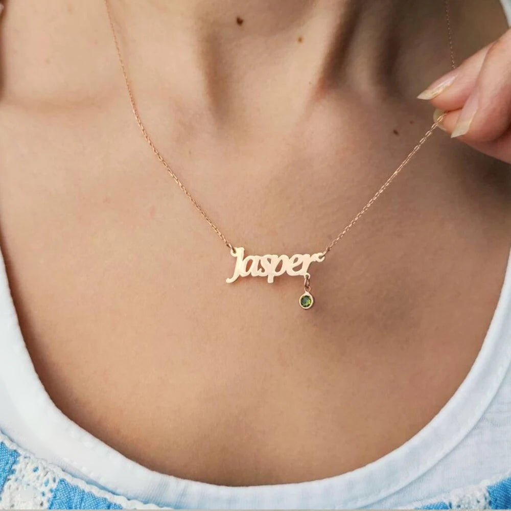 Colar com nome personalizado Jasper com pedra verde no colo