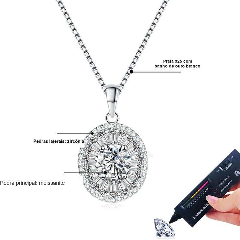 Colar medalhão oval duplo halo: moissanite central, zircônias e prata 925 com banho de ouro branco