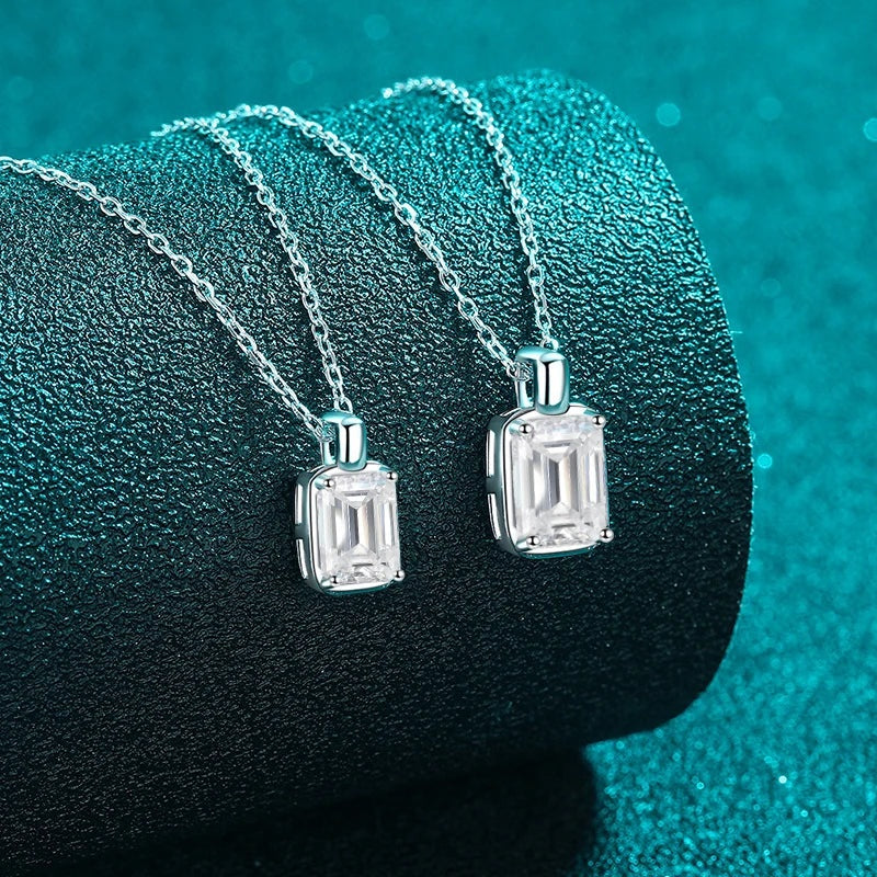 Dois colares de moissanite retangular em tamanhos diferentes