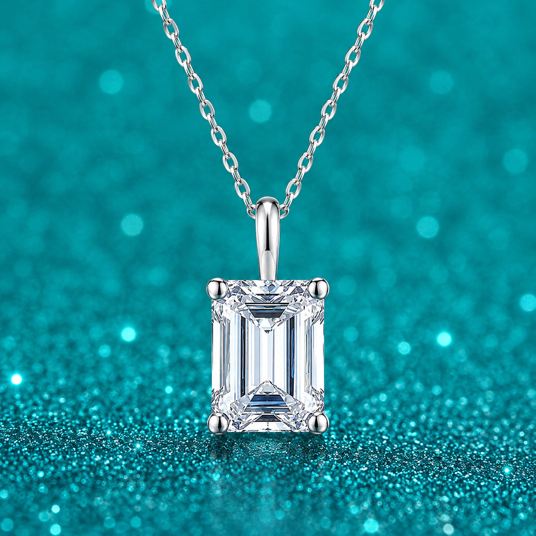 Colar Solitário Esmeralda de Moissanite 1 a 4 ct em prata 925 sobre fundo verde com brilho