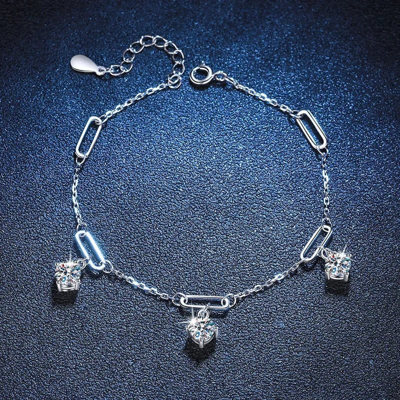 Pulseira de elos com três moissanites penduradas
