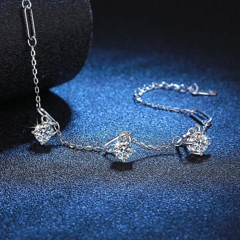 Detalhe dos pingentes de moissanite de 5 mm
