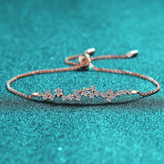 Pulseira ajustável ouro rosé com ramo de moissanites sobre veludo