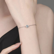 Pulseira ponto de luz de moissanite no pulso