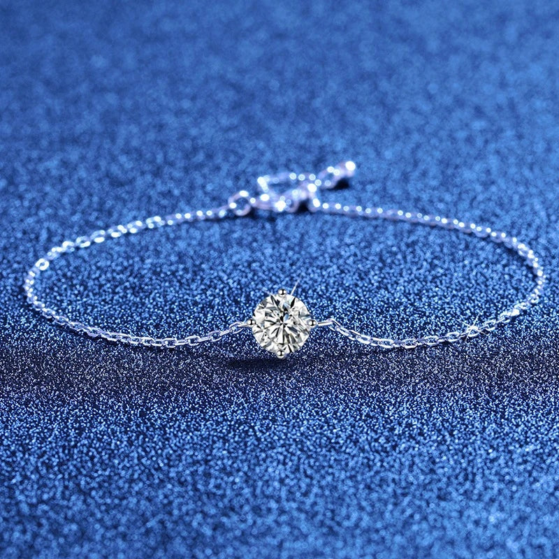 Pulseira de moissanite 1 ct sobre fundo azul