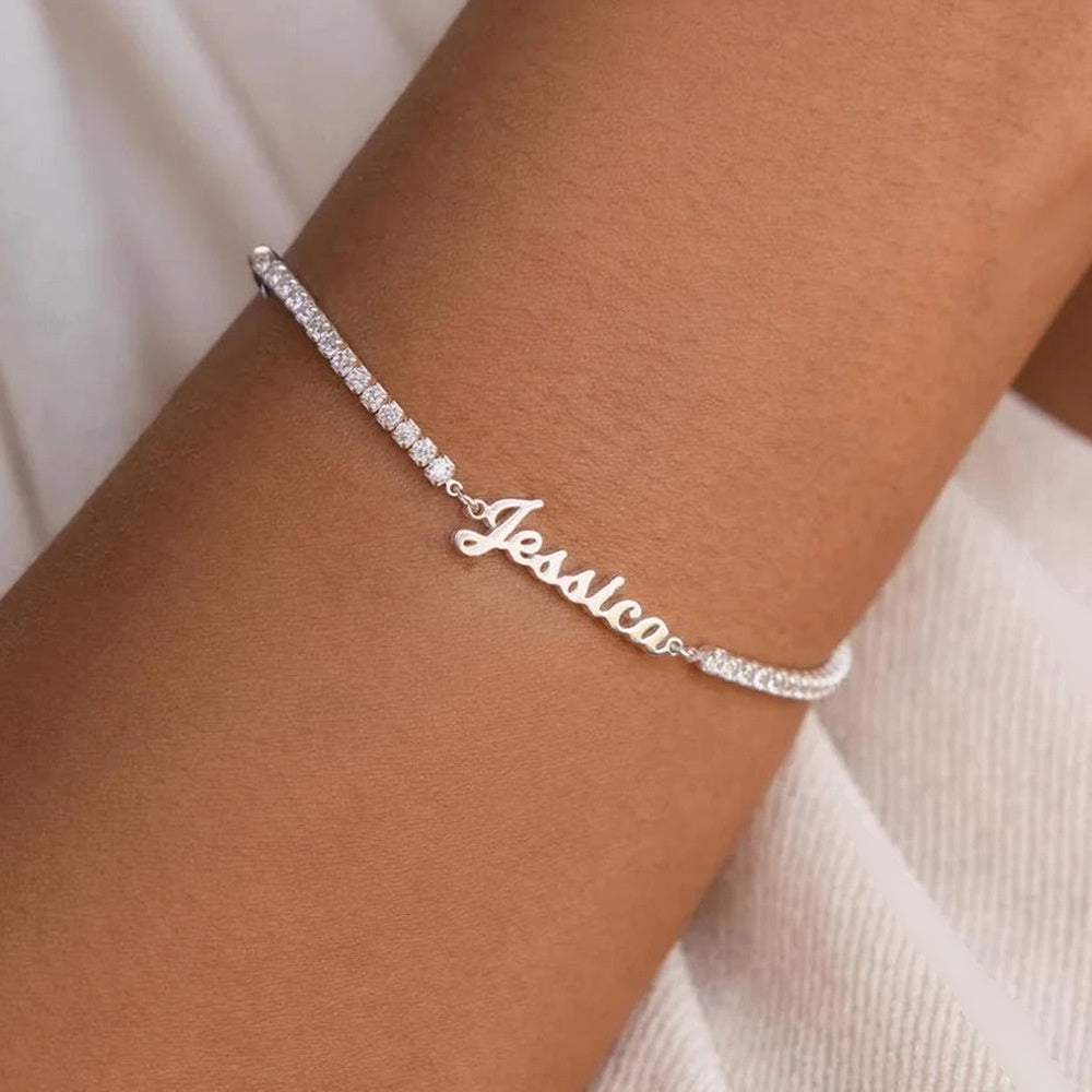 Pulseira riviera com nome Jessica prata no pulso