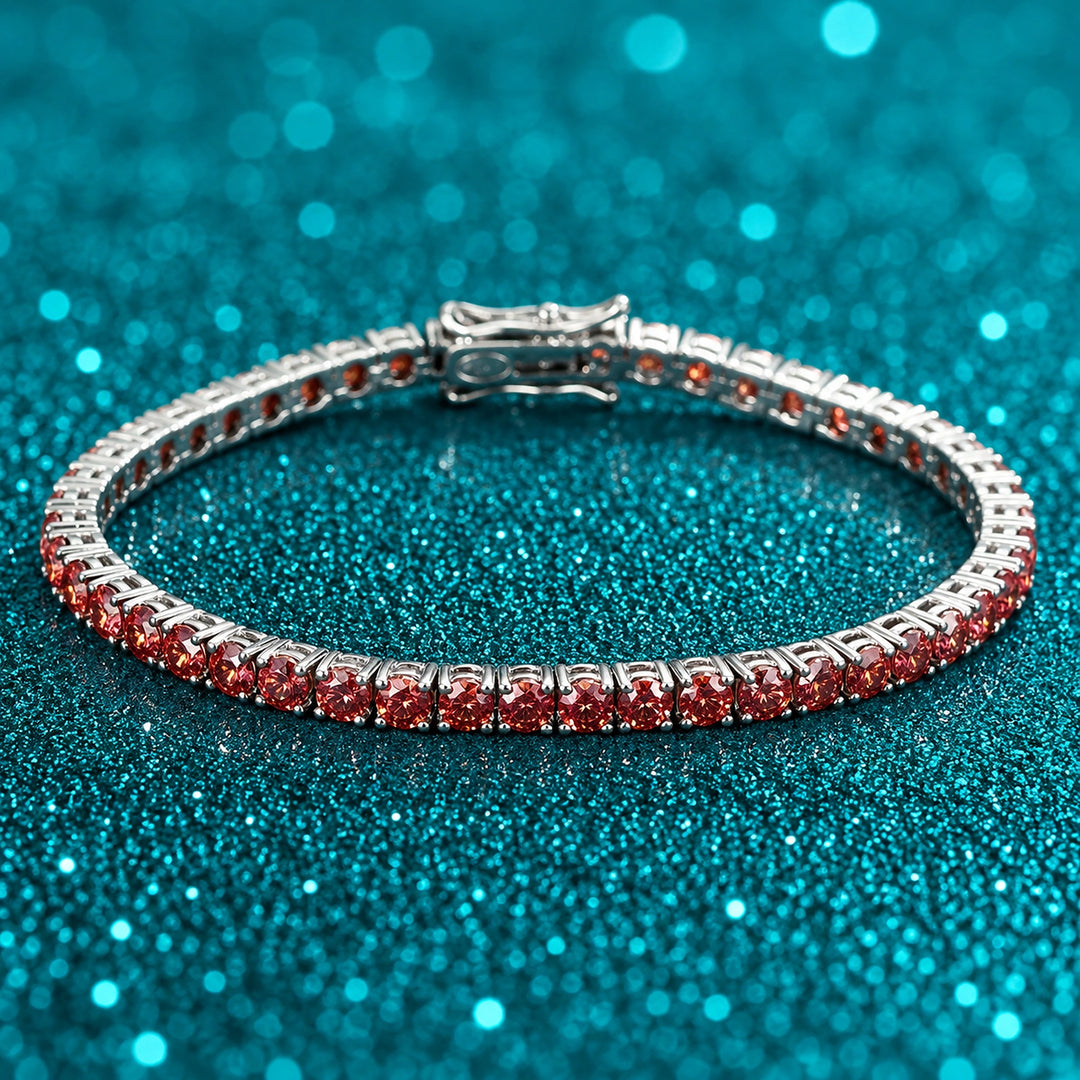 Pulseira Riviera de Moissanite Vermelho-Alaranjada em prata 925 sobre fundo verde com brilho