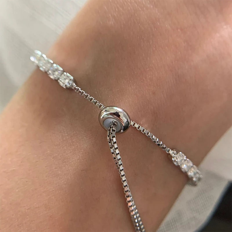 Detalhe do fecho de correr da pulseira tennis de moissanite